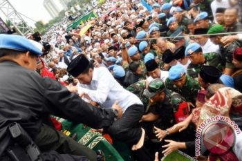 Presiden di Antara Doa dan Tuntutan 