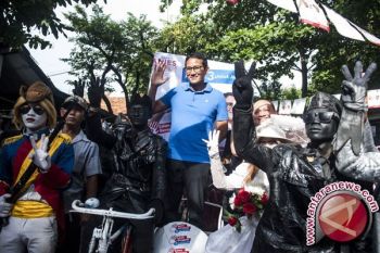 Warga rebutan mau traktir Sandiaga minum kopi