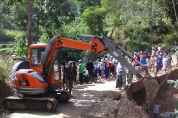 Pencarian Korban Tanah Longsor Karanganyar Diperpanjang