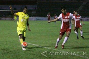 Persegres Kalah lawan PSM