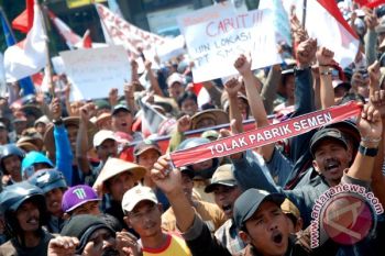 Ratusan Warga Pati Ikut Serta "Longmarch" Tolak Pabrik Semen