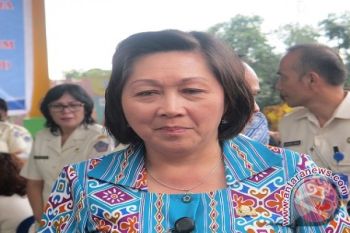 Kadisdikbud Berharap Putri Tomohon Ikuti Diklat Pramugari 