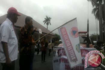 Sumbar Bantu Korban Gempa Aceh Satu Ton Rendang