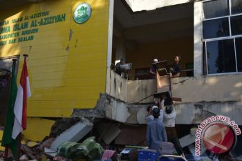 Danrem pimpin pembongkaran pesantren rusak akibat gempa