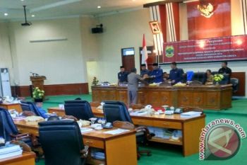 Lima Fraksi Sepakati Ranperda Inisiatif DPRD Lingga