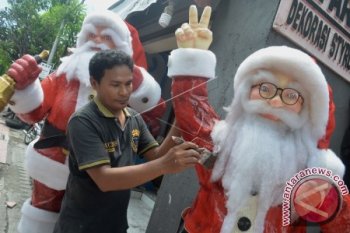 Kerajinan Patung Sinterklas