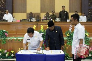 DPRD paripurna sahkan ranperda kelembagaan Pemprov Sulbar