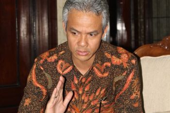 Ganjar: Pabrik Semen Indonesia Jalan Terus