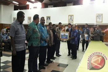 Gubernur Papua instruksikan pengesahan APBD tepat waktu 