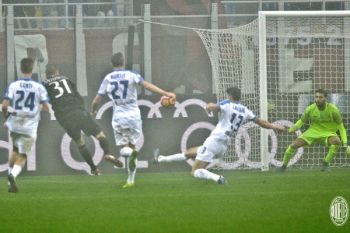 Milan Ditahan Imbang  Atalanta 0-0