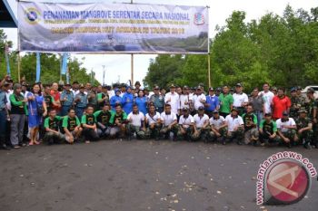 Lantamal - Pemkot Manado lakukan penanaman Mongrove