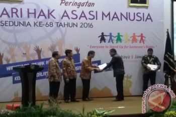 Kolaka Terima Penghargaan Peduli HAM