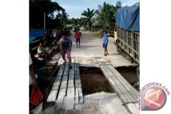 Jembatan Trans Kalimantan di Ulu Jaman Barsel Ambruk