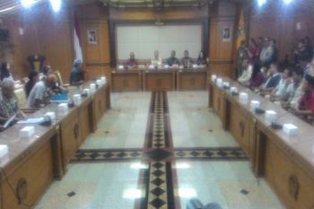 Kubu Pendukung dan Penolak Pabrik Semen Dipertemukan