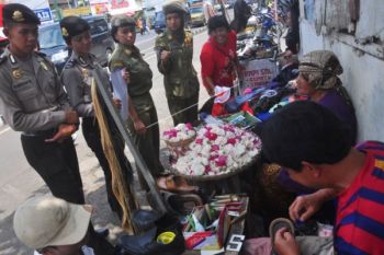 Membandel, PKL Sekitar Pasar Temanggung Ditertibkan