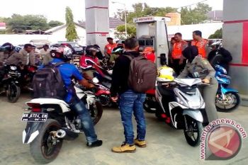 Kelangkaan BBM Terjadi Di Mana-Mana, Polisi Tertibkan "Pelangsir" Di Muara Teweh