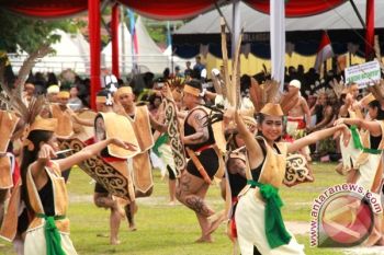 Tarian Kolosal Dan Pawai Budaya Ramaikan Puncak HKSN Di Kalteng