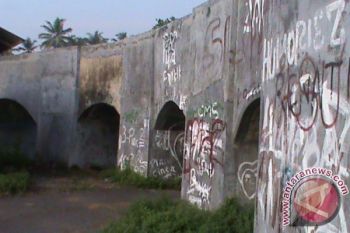 Warga Tempel percantik selokan "Van Der Wijck"