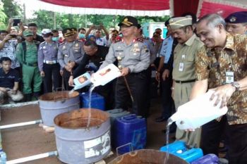 Ribuan Liter Miras Hasil Sitaan di Solo Dimusnahkan