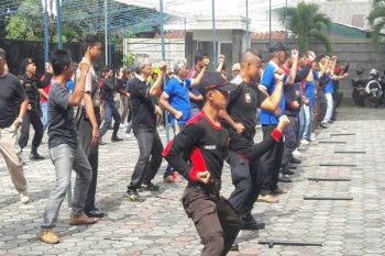 Amankan Natal, Pamswakarsa Dibekali Bela Diri