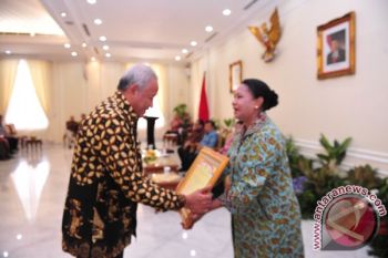 Bupati Sleman terima penghargaan Anugerah Parahita Ekapraya