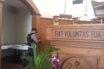 Gegana Polda Sterilkan Sejumlah Gereja di Solo