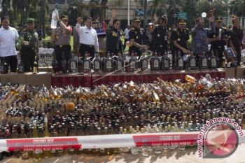 Ditjen Bea Cukai Musnahkan Miras-Rokok Ilegal