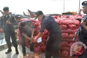 BC Kepri Gagalkan Penyelundupan 4.863 Karung Bawang