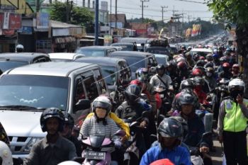 Atasi Macet, Subah Diberlakukan "Contra Flow"