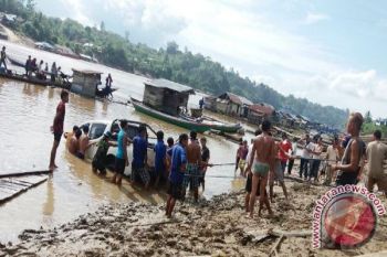 Astaga! Mobil Terjun Ke Sungai Barito Di Barut, Ini Pemicunya ...