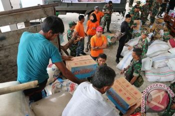 Mensos temui Pengungsi Korban Banjir Bandang di Bima