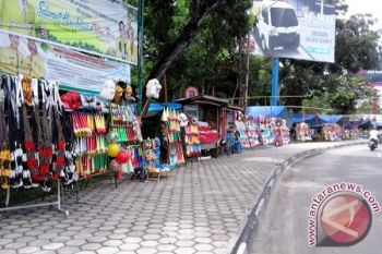 Jelang Tahun Baru, Pedagang Terompet Mulai Menjamur Di Palangka Raya