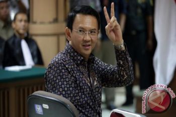 Hakim Tolak Eksepsi Ahok