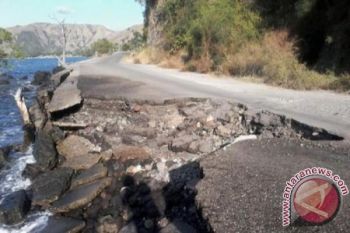 Jalan Trans Utara Flores Kembali Normal 