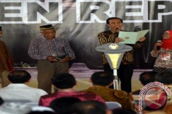 Presiden Bagikan 1.144 Sertifikat Tanah
