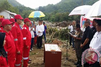 Bupati Lantik Kepala BLH Di Pembuangan Sampah