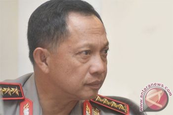 Kapolri Tinjau Korban Banjir Bandang di Bima sekaligus beri Bantuan