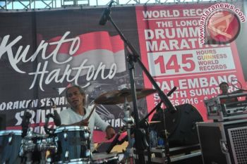 Pemecahan rekor gebuk drum 145 jam