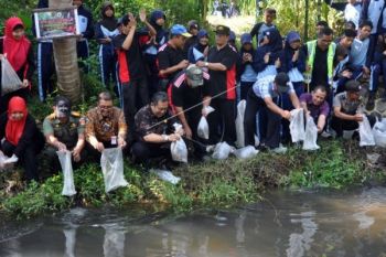 Lestarikan Lingkungan, Kodim Magelang Tebar Ikan di Sungai