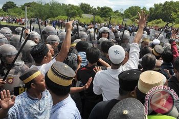 Bentrok Eksekusi Lahan di Serangan
