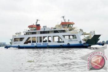KMP Pulau Sabu Terdampar akibat kerusakan Mesin