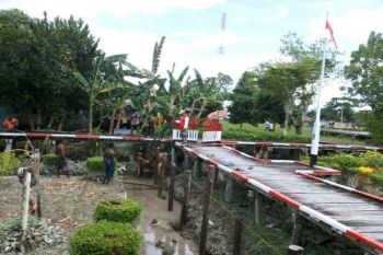 Babinsa Koramil Napan bangun irigasi untuk petani