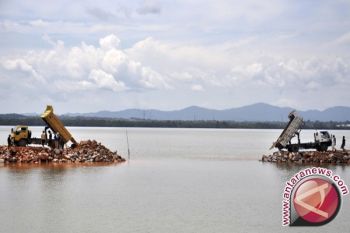 Teluk Lambelu Objek Wisata Potensial Buton 