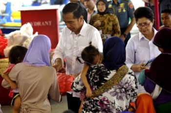 Presiden Jokowi Berikan Makanan Tambahan Ibu Hamil