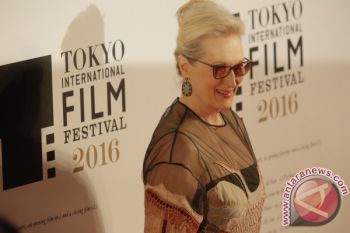 Terima Penghargaan khusus Golden Globes, Meryl Streep Sindir Trump! Kenapa Ya?