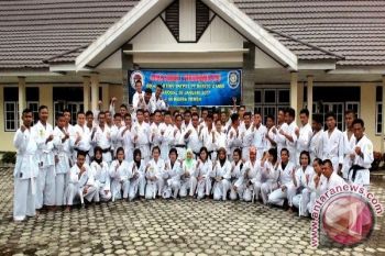 Tingkatkan Kemampuan Beladiri Personil Satpol PP Barut Ikuti Ujian Karate