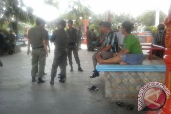 Satpol PP tertibkan pedagang kaki lima