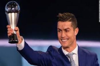  Ronaldo terpilih sebagai pemain terbaik FIFA