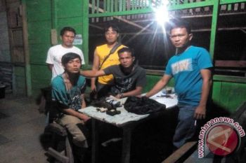 Polisi Tangkap Pengedar Ganja di Warung
