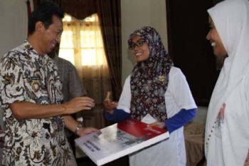 100.126 Petani Kebumen Terima Kartu Tani